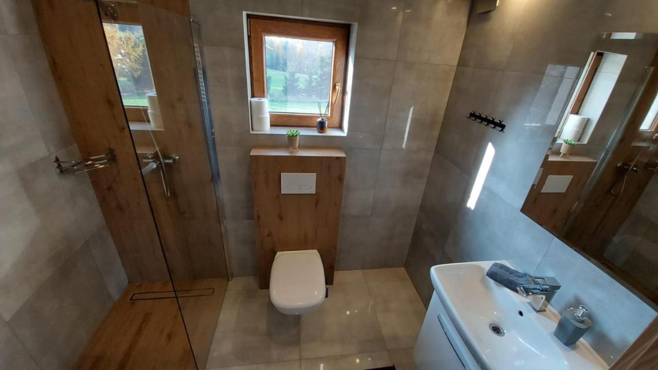 Domek Z Kominkiem Nad Jeziorem Z Jacuzzi Ogrodowym Sumowo  Exteriör bild