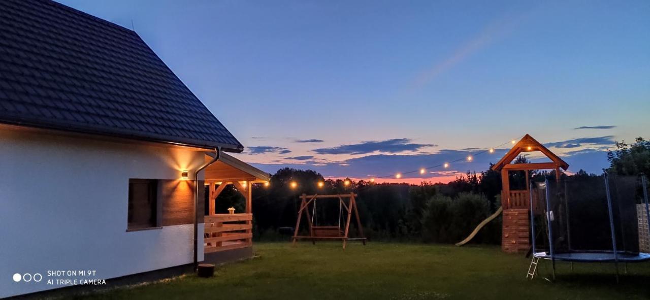 Domek Z Kominkiem Nad Jeziorem Z Jacuzzi Ogrodowym Sumowo  Exteriör bild