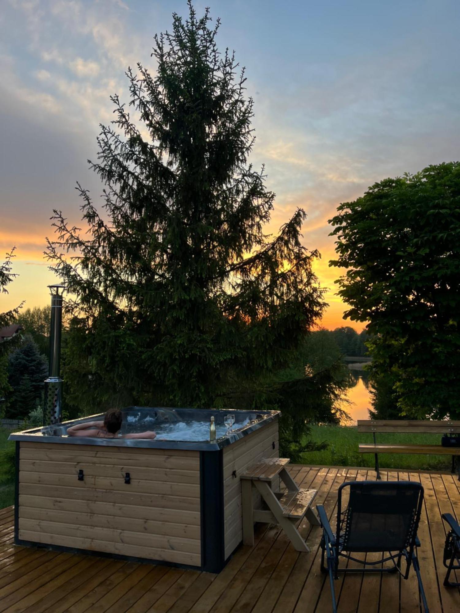 Domek Z Kominkiem Nad Jeziorem Z Jacuzzi Ogrodowym Sumowo  Exteriör bild